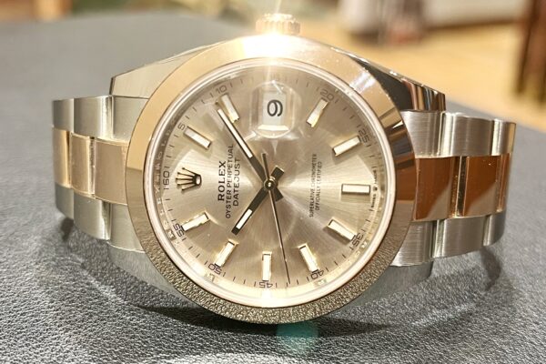上品なモデルは金額も上品