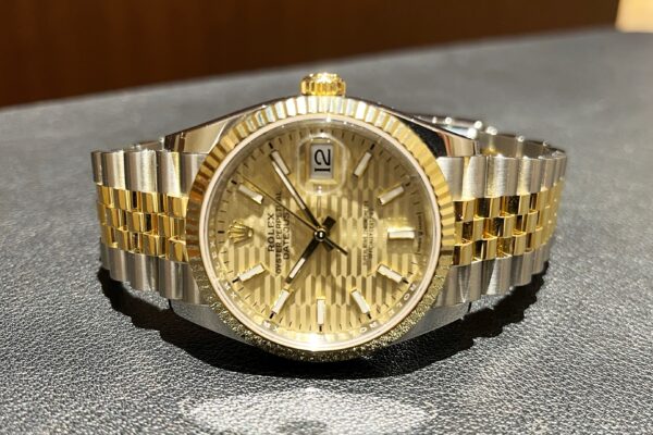 デイトジャストRef.126233ゴールデンフルーテッドモチーフ