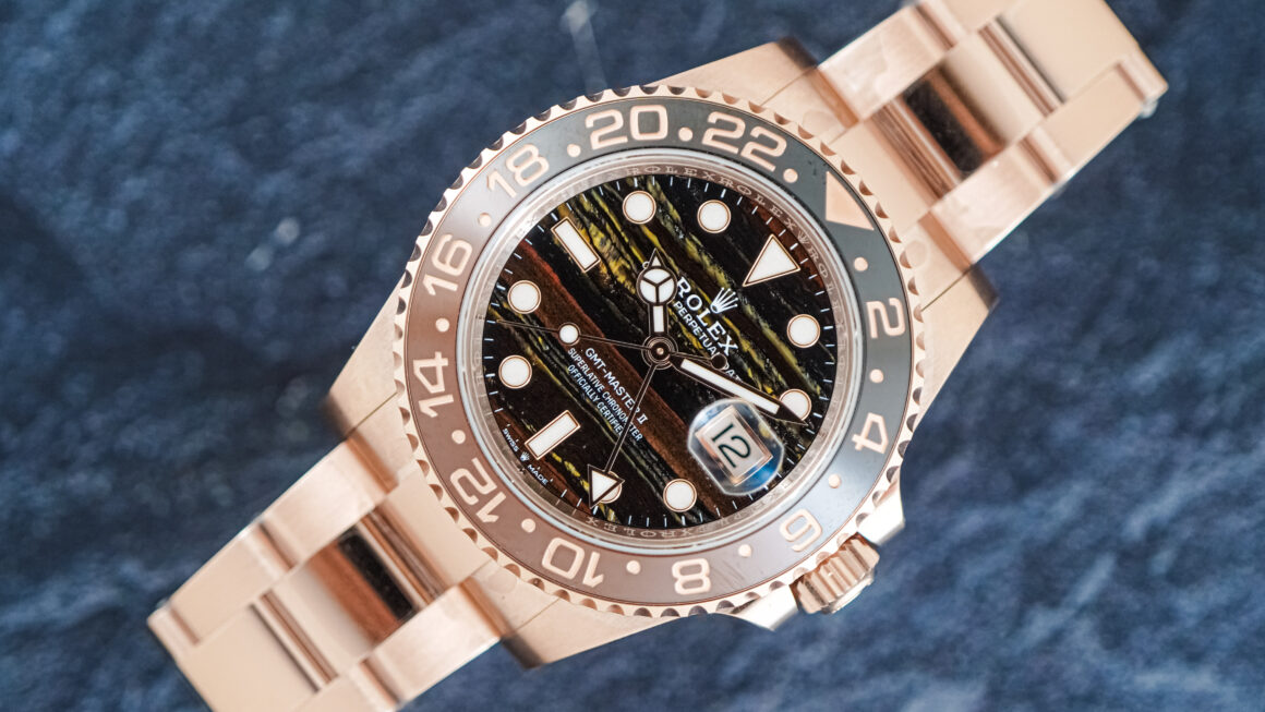 【タイガーアイアン】3つの天然石が一つのダイヤルに！　Ref.126715CHNR