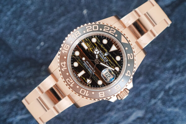 【タイガーアイアン】3つの天然石が一つのダイヤルに！　Ref.126715CHNR